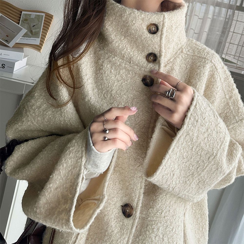 玳帽扣時尚立領廓形毛絨大衣-米白