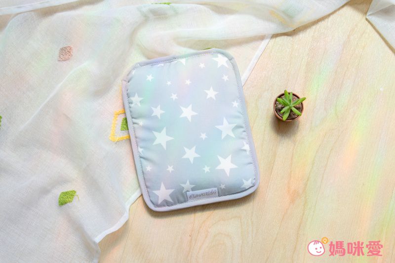 日本涼感雜貨 - 日本製 5way背巾/推車墊(附保冷劑/可當小背包)-黑白點點 (15.5x19.5cm)