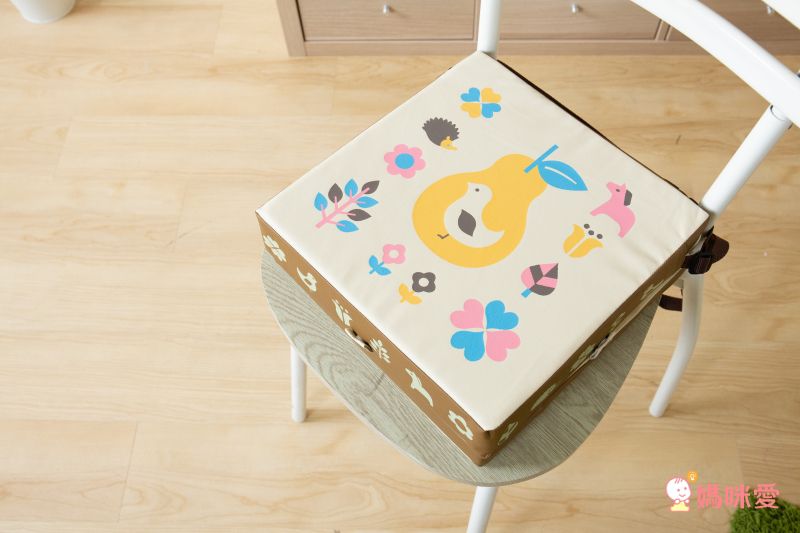 日本兒童增高座墊Ｘ防水圍兜 ★ 用餐更輕鬆！