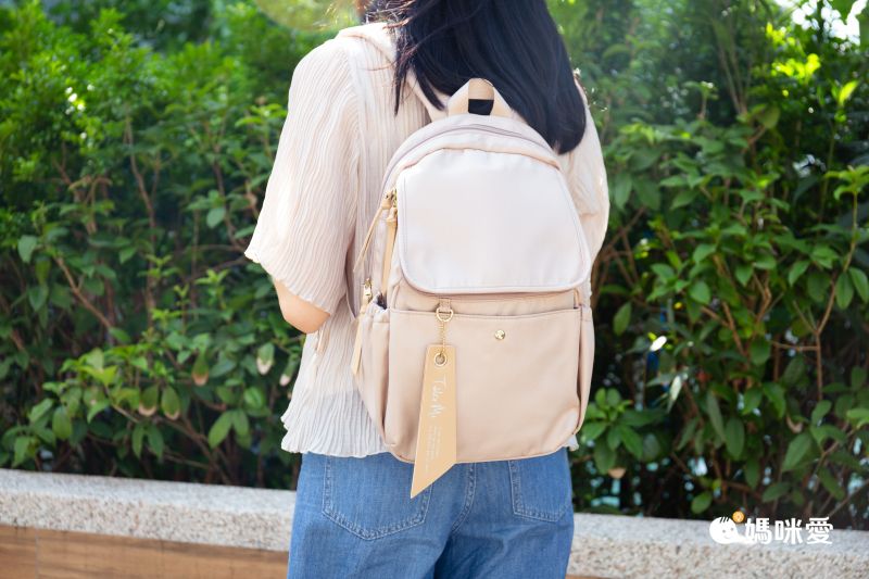 日本 Nicott - Take me 日劇感輕量10口袋尼龍後背包/媽媽包-經典黑 (28x18x37cm)