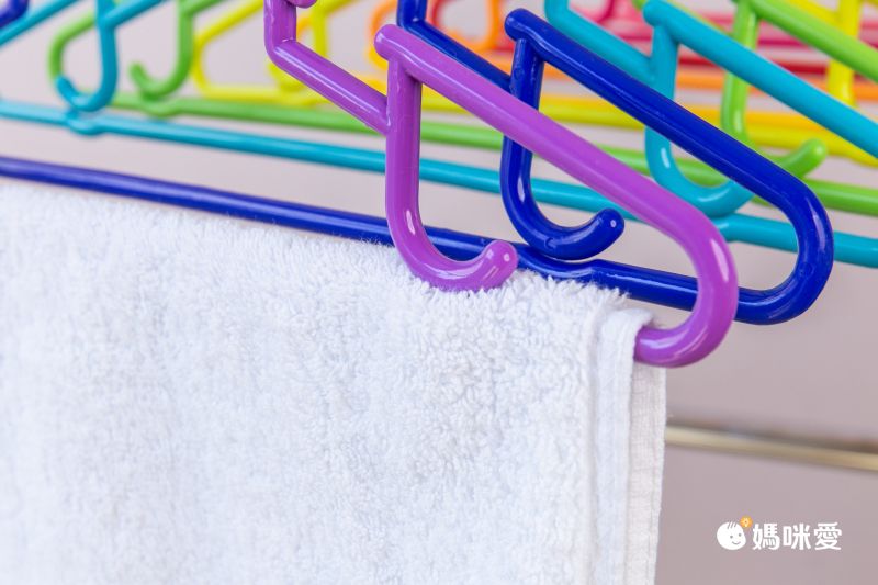 日本代購 - 熱銷定番 SUNNY系列彩虹可折疊衣架-10件衣架組 (55x38x50cm)