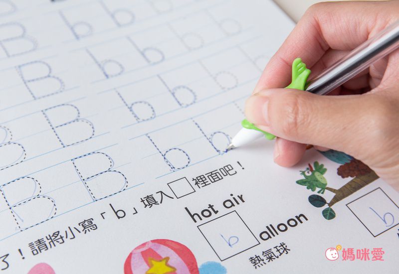 5Q魔法筆練寫書：ㄅㄆㄇ-內含練習書1本+魔法消失筆1支+小魚造型握筆器x1+魔法消失筆芯x3