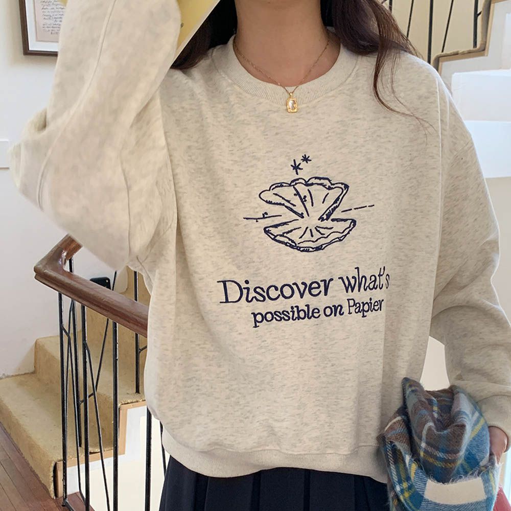 加絨款圓領長袖上衣/大學T-貝殼刺繡-麻白色 (F)