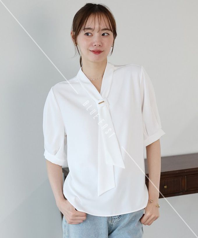 日本 BLUE EAST - 典雅精緻領結光滑感短袖上衣-黑
