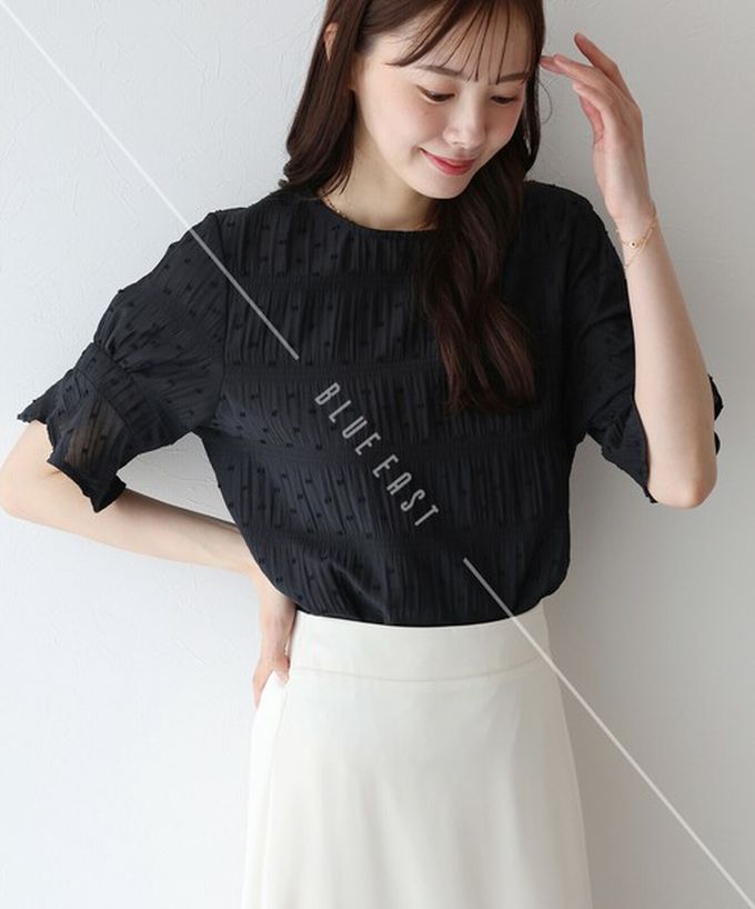 日本 BLUE EAST - 細緻圓點緹花透膚短袖上衣-白