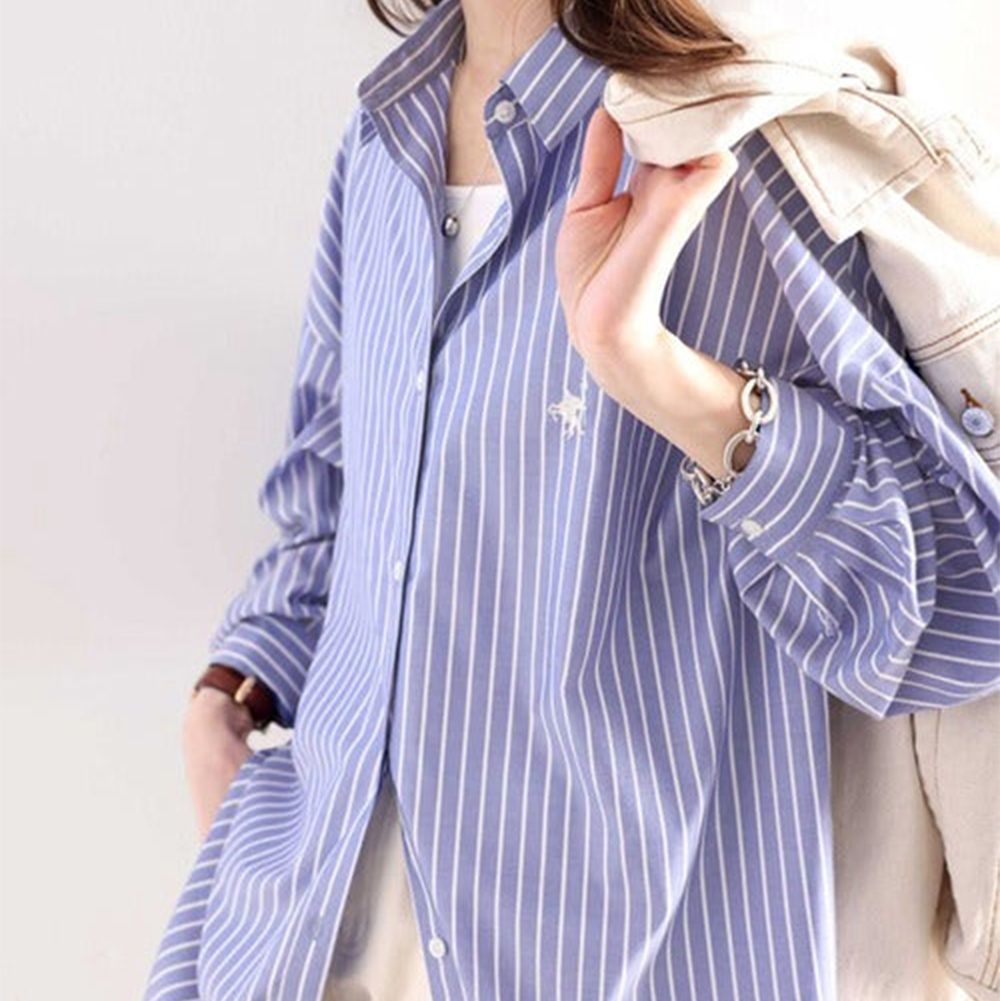 胸前刺繡直條紋率性長袖襯衫-藍紫