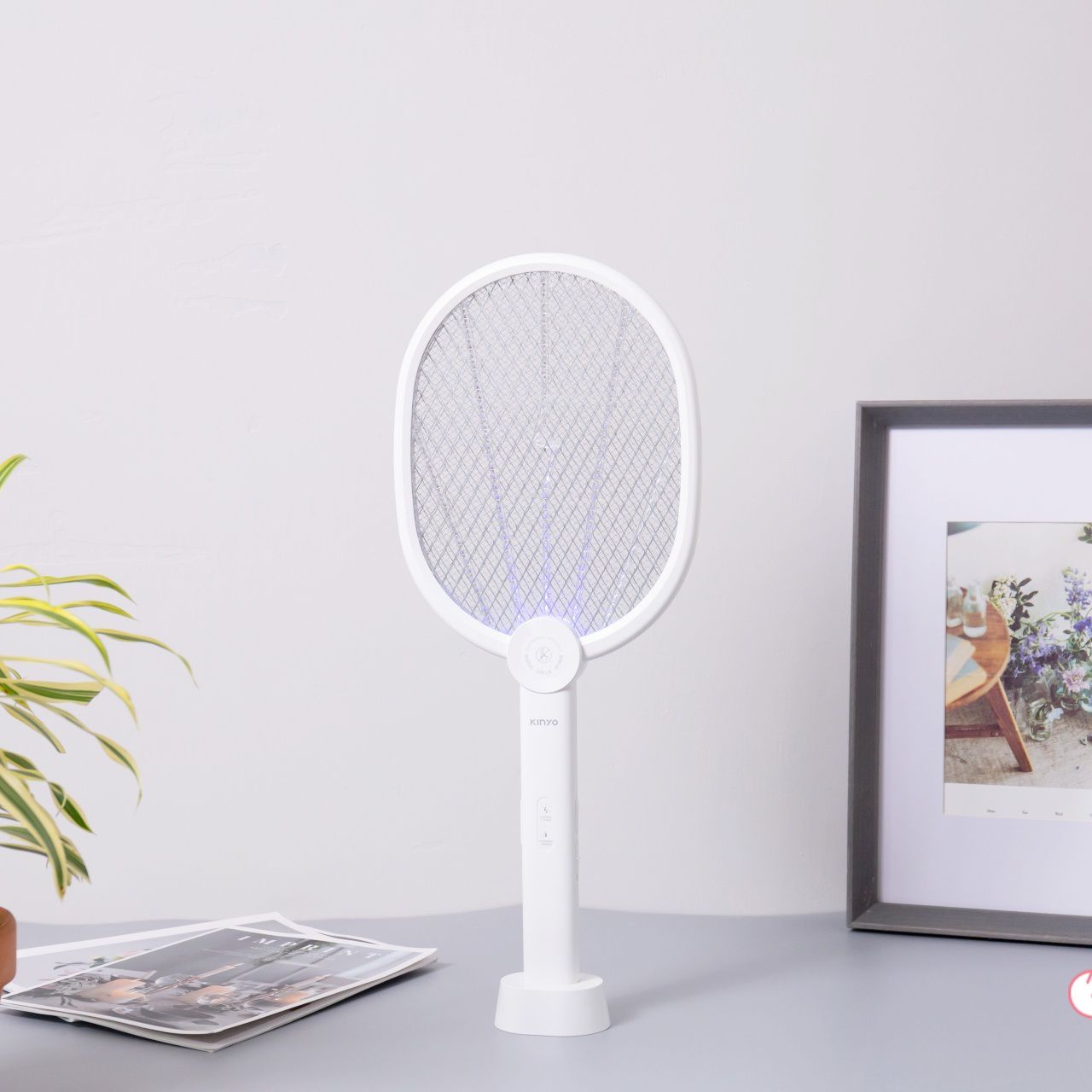 一擊斃殺！【KINYO】可伸縮折疊/日夜兩用捕蚊電蚊拍