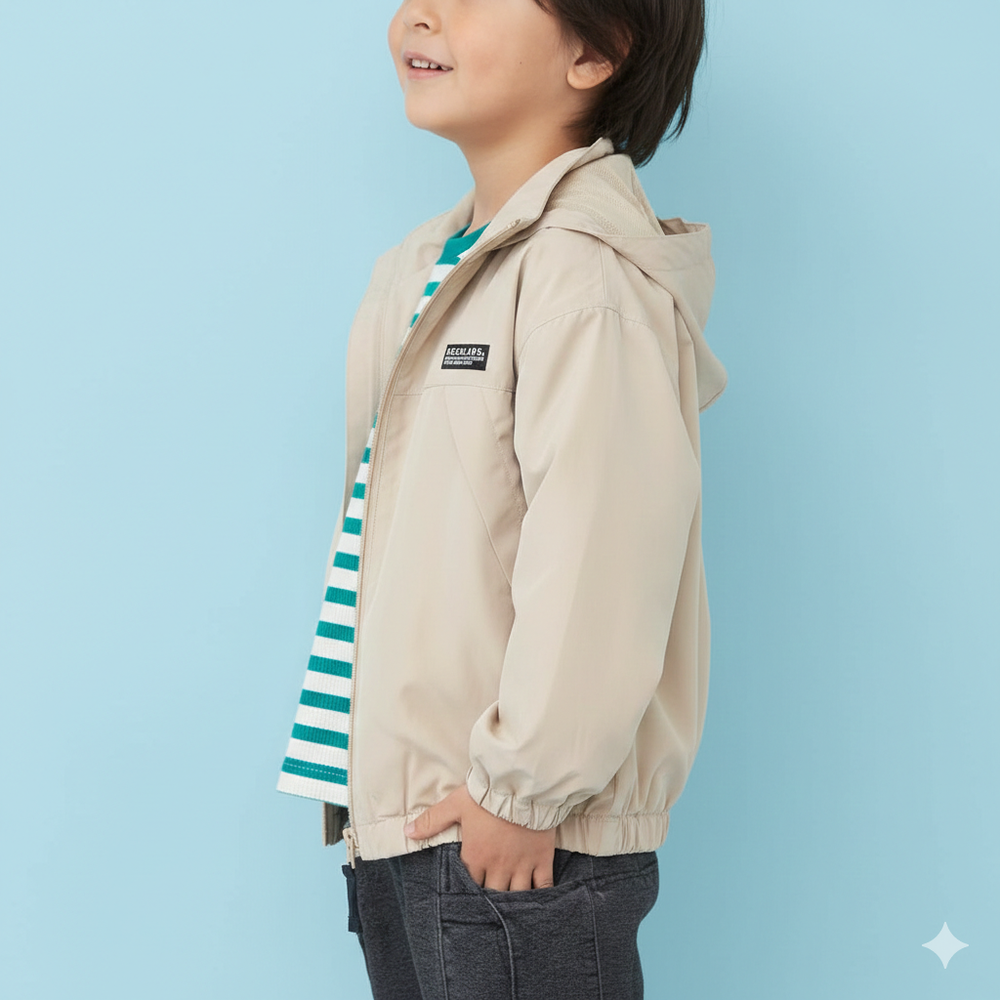 防潑水 輕盈經典連帽風衣外套-淺卡其
