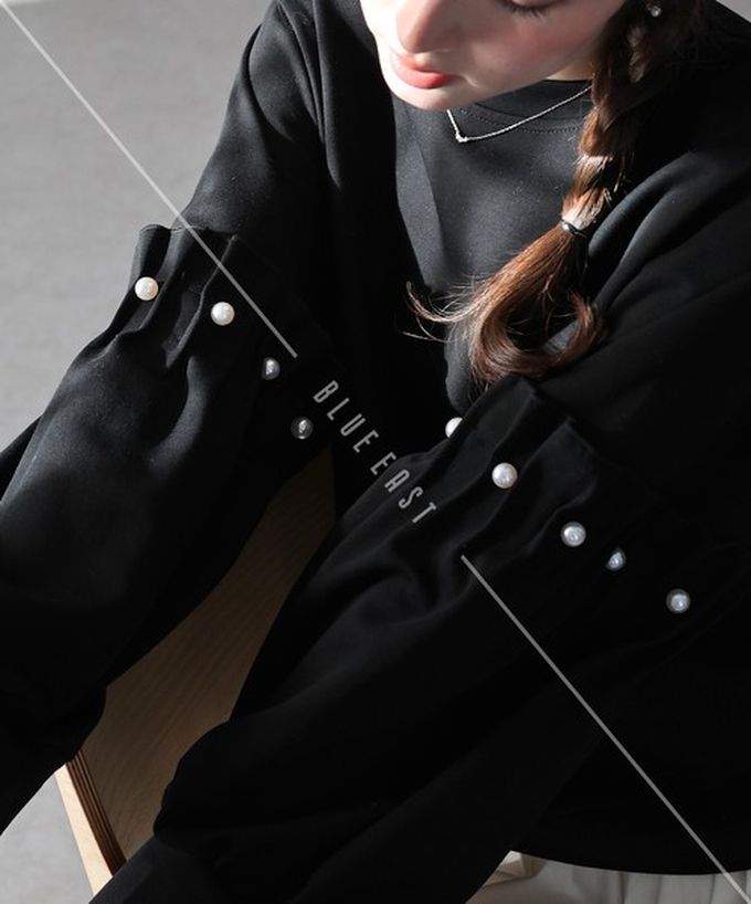 日本 BLUE EAST - 可愛珍珠皺摺造型寬版長袖上衣-黑