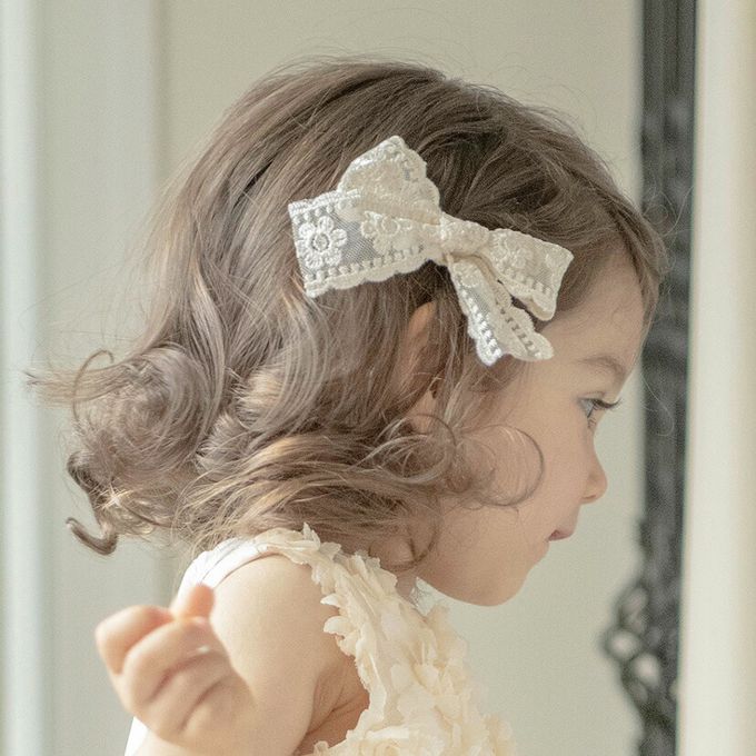 日本 Catherine Cottage - 夢幻蕾絲刺繡蝴蝶夾髮夾(2入組)-米杏