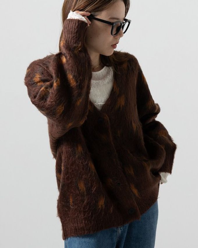 日本 gleam - 馬海毛觸感成熟豹紋V領針織開襟衫-米白