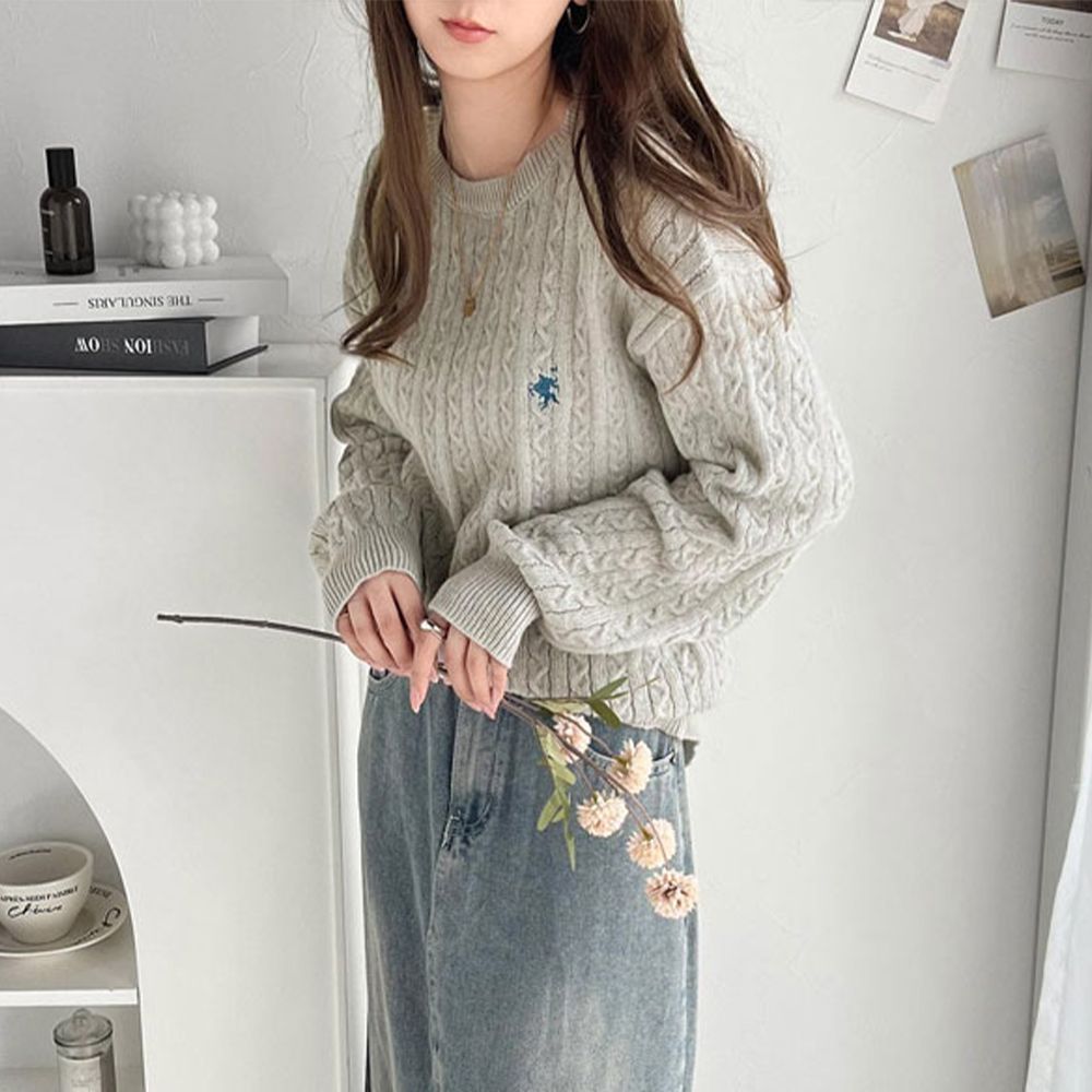 刺繡logo 優雅學院風麻花針織上衣-淺灰