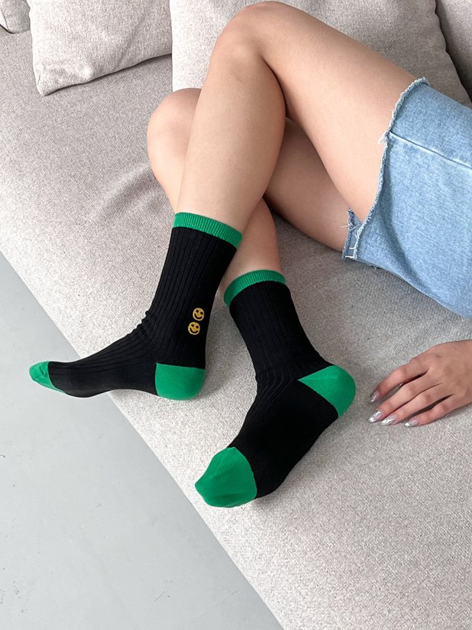 韓國Marian - 笑臉刺繡撞色中筒襪-奶油色 (Free)