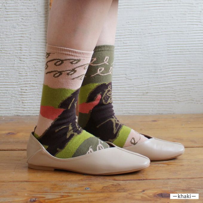 日本女裝代購 - 日本製 伊索寓言印花長襪-貪心的狗-灰x綠 (23-25cm)