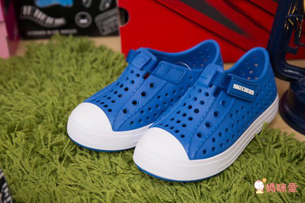 SKECHERS - 藍色兒童洞洞休閒鞋