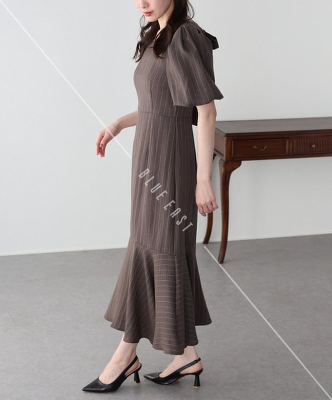 日本 BLUE EAST - 優雅方領後綁帶泡泡袖魚尾洋裝-格紋-黑 (M)