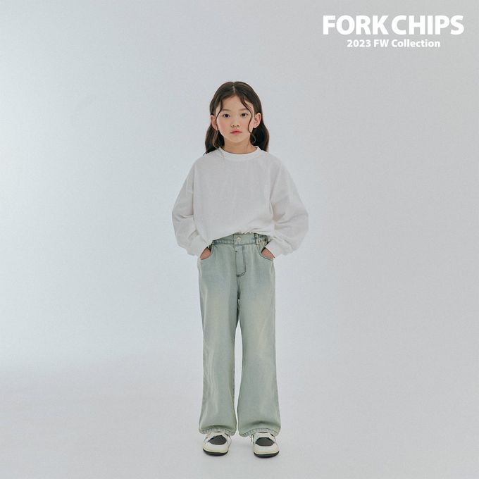 韓國 FORK CHIPS - 品牌刺繡點綴圓領長袖上衣-象牙白