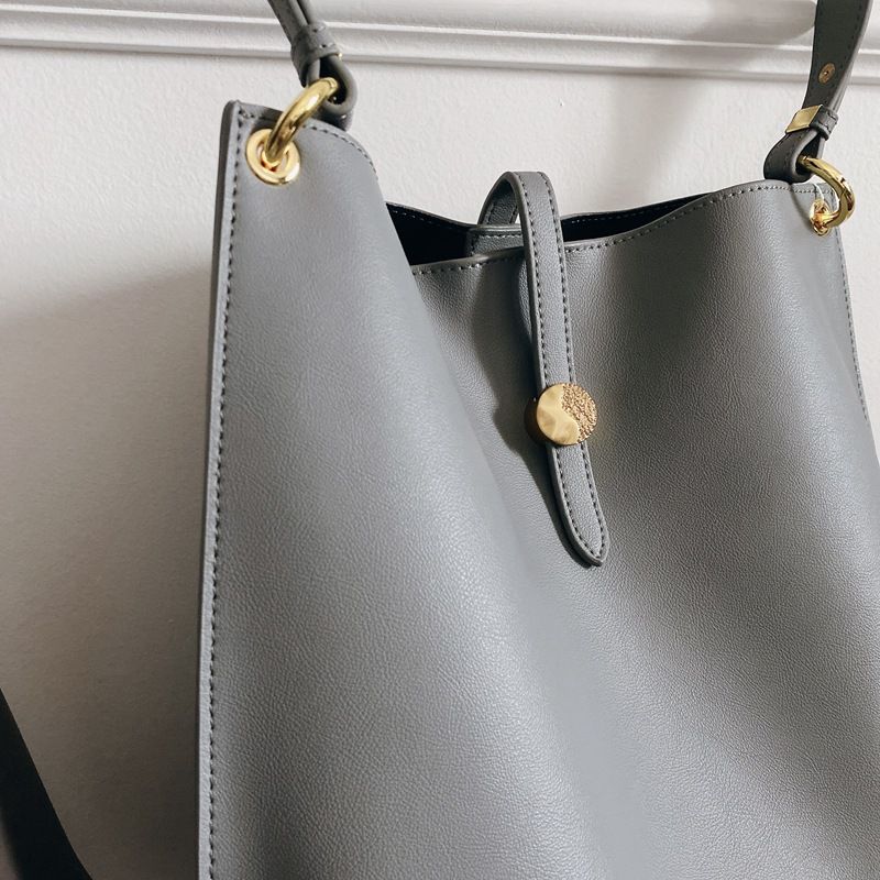 時尚手提/肩揹真皮水桶包-卡其色 (27x29x9.5cm)