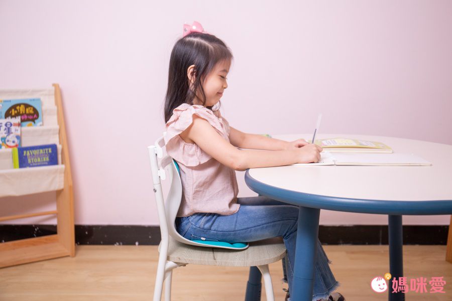 養成正確坐姿 不駝背！韓國Curble 3D美學椅