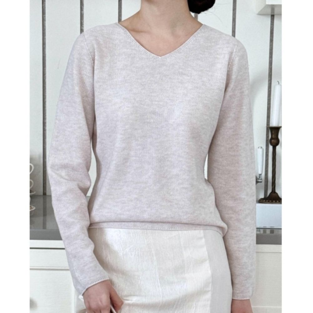 柔軟美麗諾羊毛V領無縫長袖針織衫-燕麥米 (FREE)