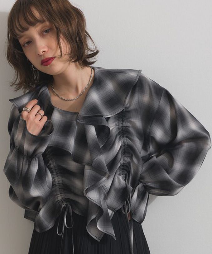 日本 ELENCARE DUE - 飄逸荷葉領浪漫抽繩長袖上衣-米棕系