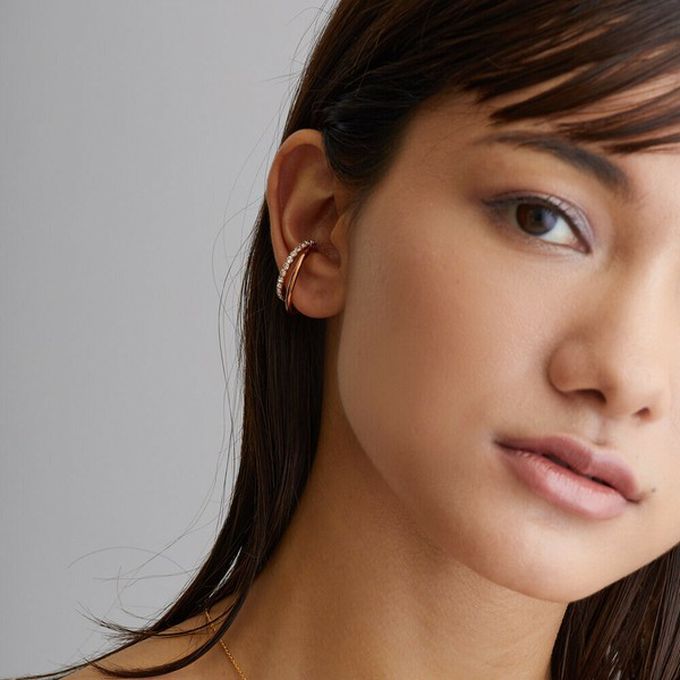 日本 Melody Accessory - 日本製 成熟感水鑽交錯線條耳骨夾-金