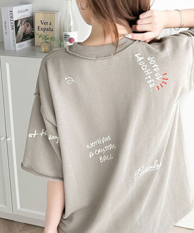 日本 Classical Elf - 率性字母塗鴉落肩寬鬆短袖T恤-米白