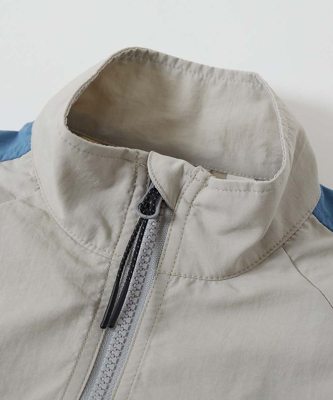 日本 devirock - 防潑水 袖配色輕量尼龍外套-刺繡logo-淺灰x天藍