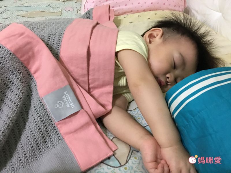 英國 Mama Designs - 100% 棉織透氣洞洞毯-櫻花粉 (S號)-70x90cm