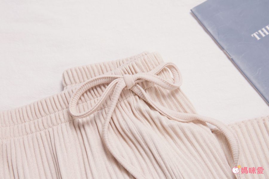 日本 COCA - [可剪裁] 速乾垂墜彈性風琴寬褲-復古紅