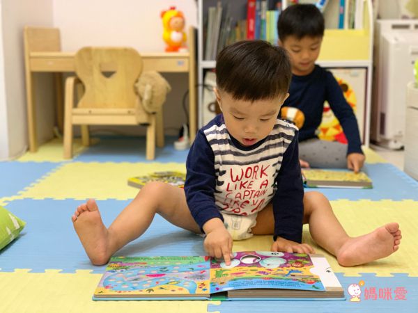 孩子超愛音效書單本160元❤ 1歲起英文遊戲操作書！玩到跟著節奏搖擺囉♫