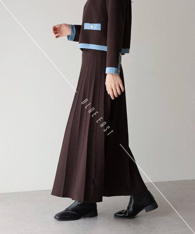 日本 BLUE EAST - 金釦滾邊針織上衣+優雅百摺長裙(2件組)-棕x藍