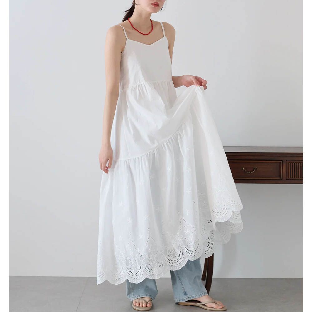 精緻雕花下擺迷人細肩帶洋裝-滿版愛心-白 (M)