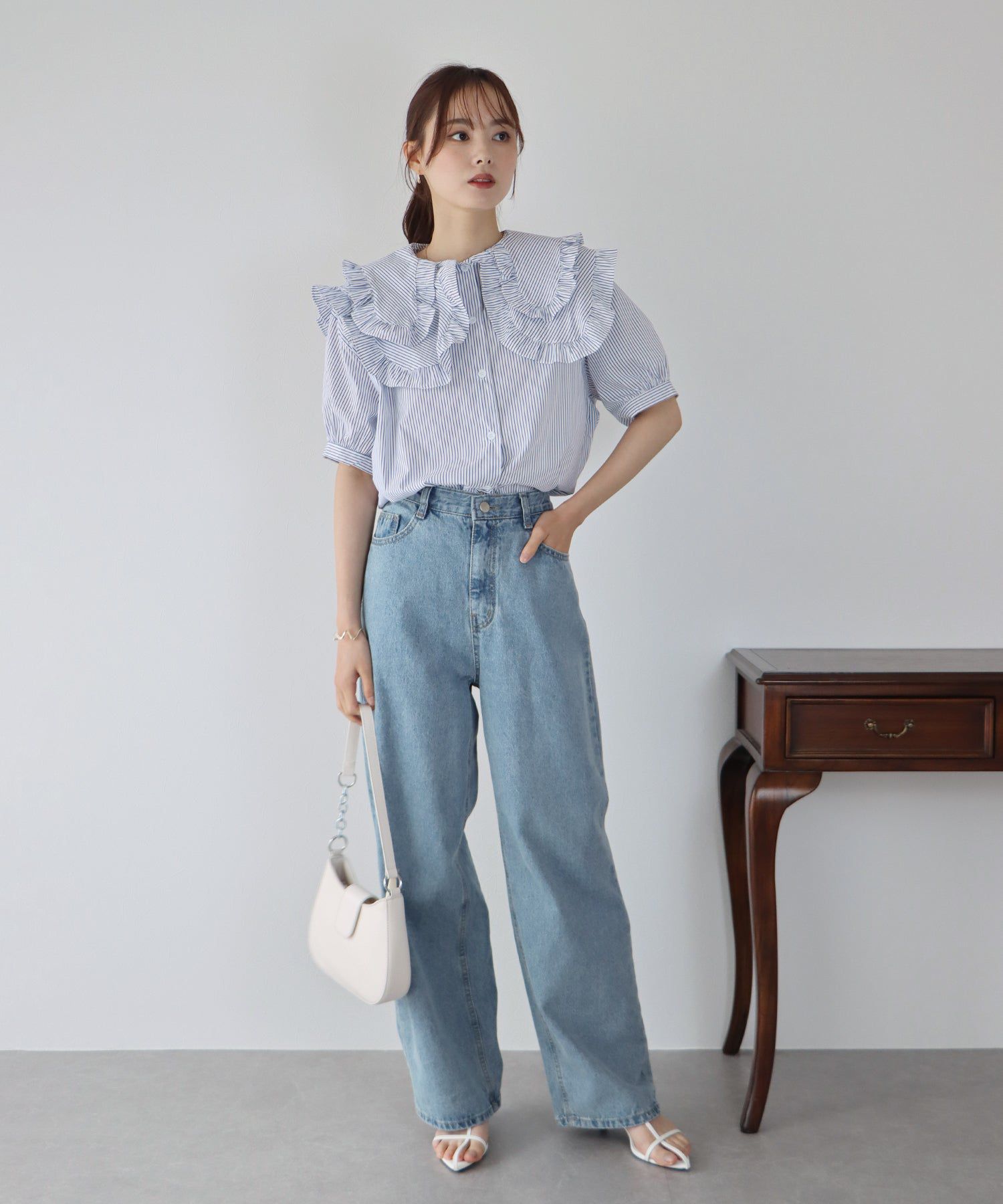 日本 BLUE EAST - 荷葉層次領泡泡短袖襯衫-條紋-水藍