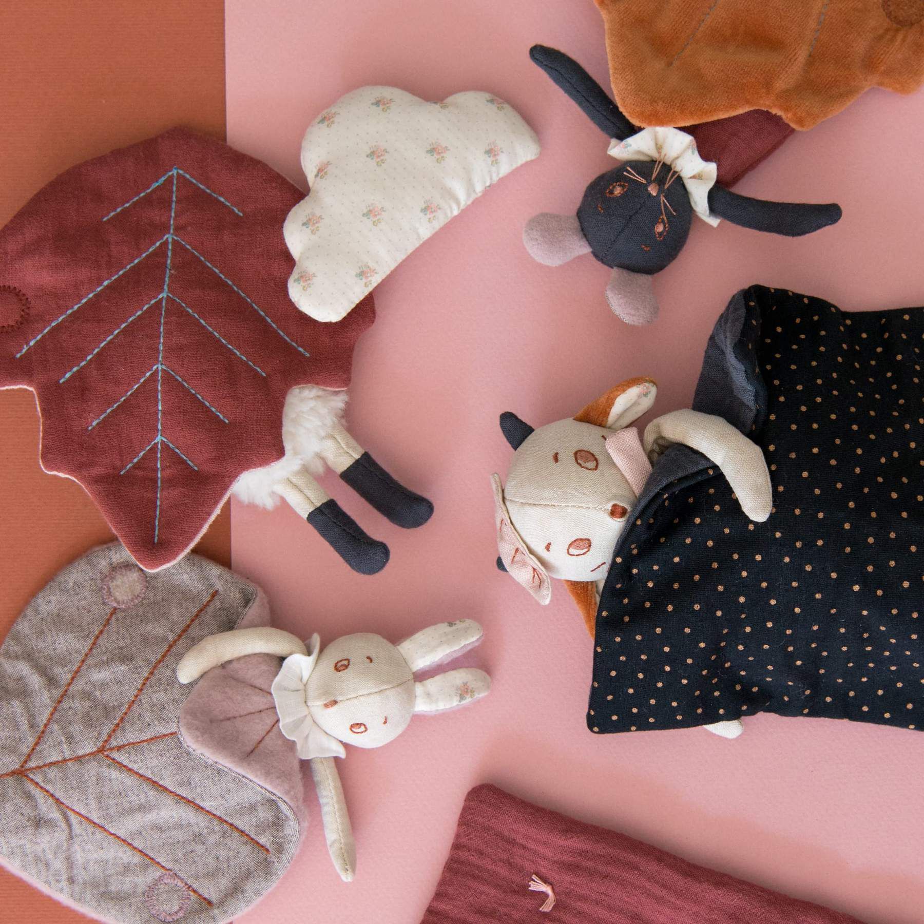 Moulin Roty - 蘋果抱枕 (330*280*100)