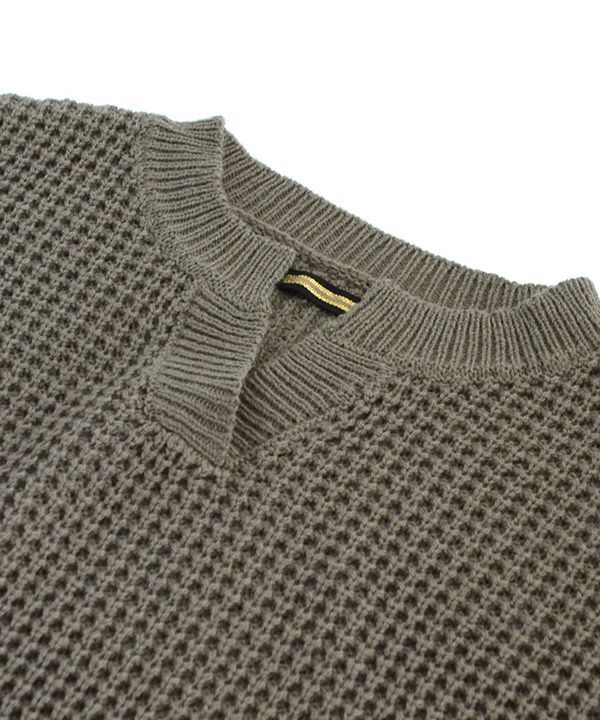 日本 zootie - 小V領鬆餅紋針織長洋裝-淺灰綠