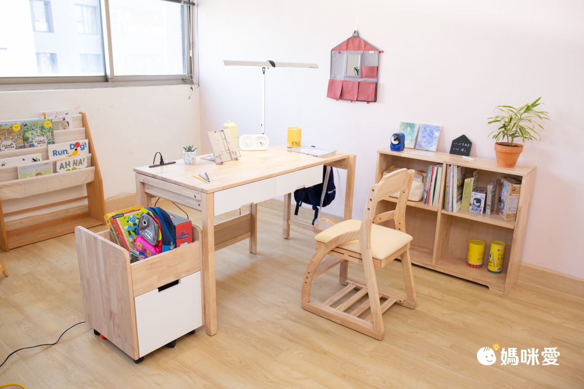 從小學用到成人【Man&Kids ∞無限成長實木桌椅】
