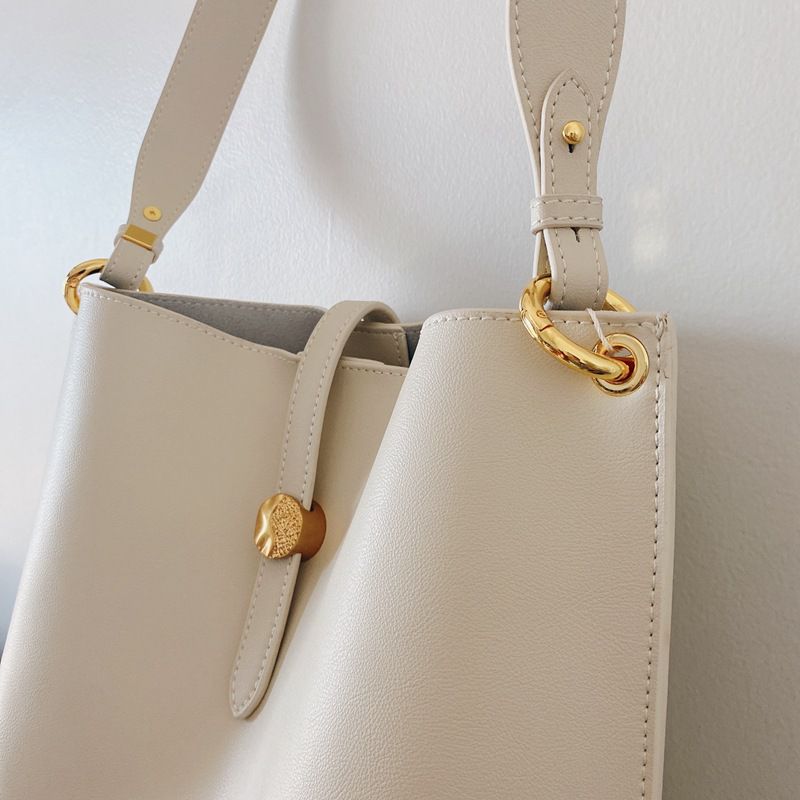 時尚手提/肩揹真皮水桶包-卡其色 (27x29x9.5cm)