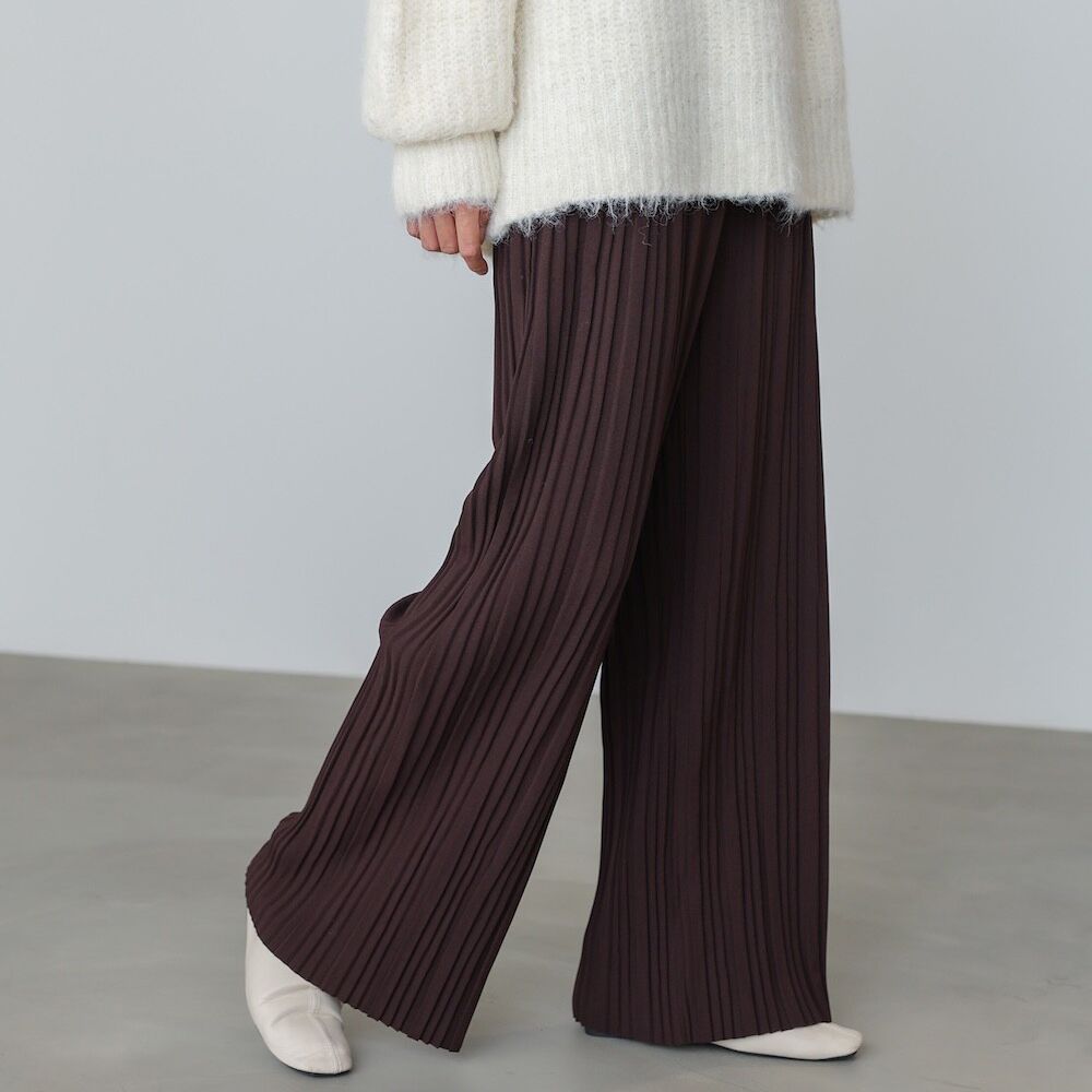 光澤修身細百褶舒適長褲-深咖啡