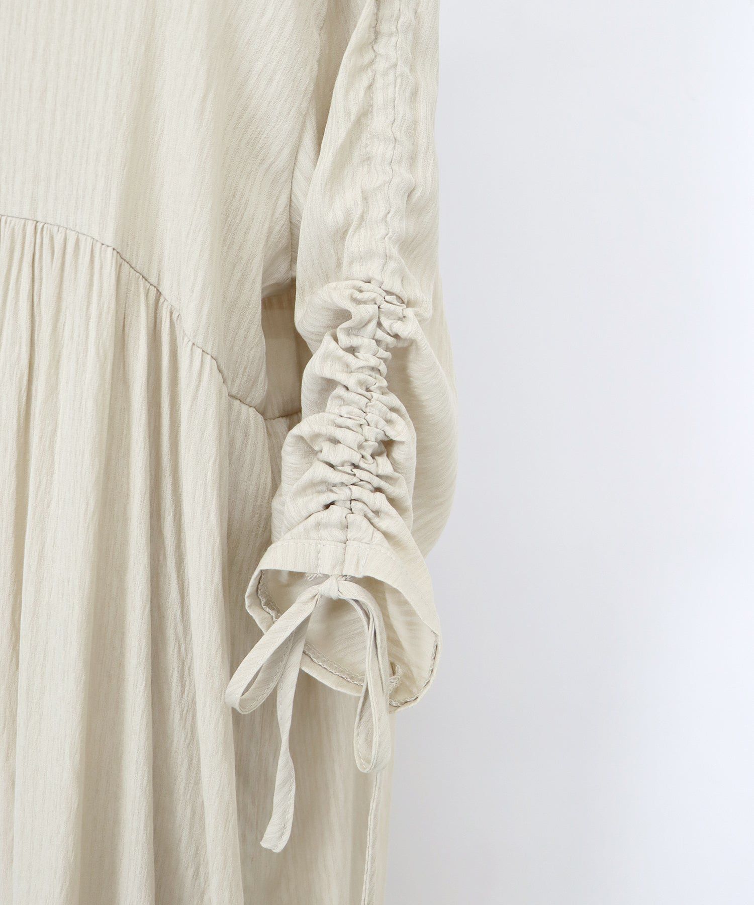 日本 BLUE EAST - 楊柳文藝抽繩長版襯衫-米杏