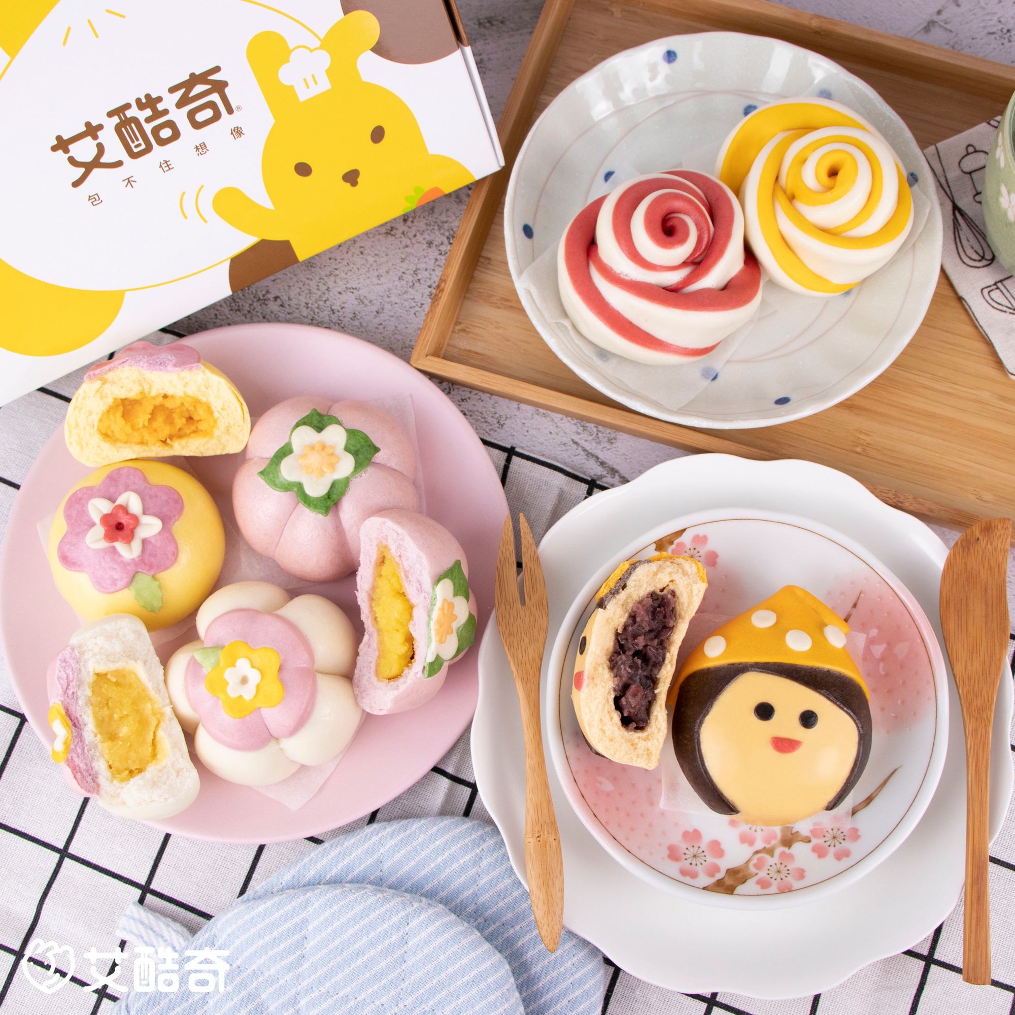 艾酷奇 - 母親節禮盒 造型包子 (6入)-媽媽(紅豆)X1、山櫻和果子(奶油綠豆沙)X1、羞澀和果子(奶油綠豆沙)X1、暖陽和果子(地瓜起司)X1、紅玫瑰花饅頭X1、黃玫瑰花饅頭X1-360公克±3%