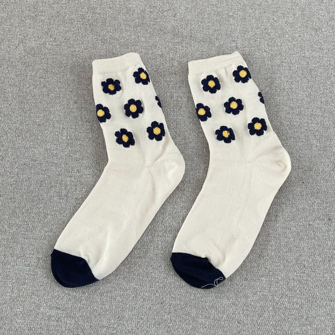 韓國Marian - 撞色花朵點綴中筒襪-深灰 (Free)