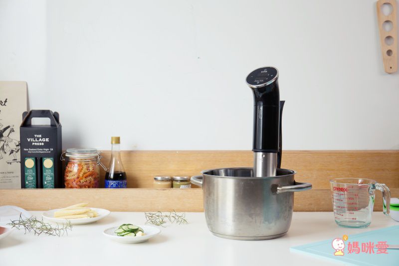 義大利 LAICA 萊卡 - 舒肥料理入門組合(低溫料理舒肥棒 SVC107+極輕巧真空包裝機 VT31150)