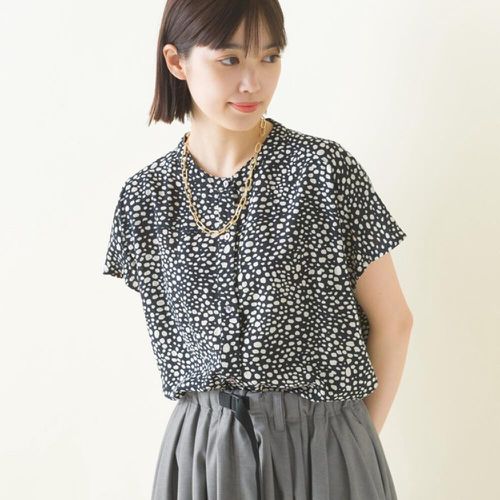 日本 OMNES - 嫘縈休閒感法式袖上衣-斑點-黑系