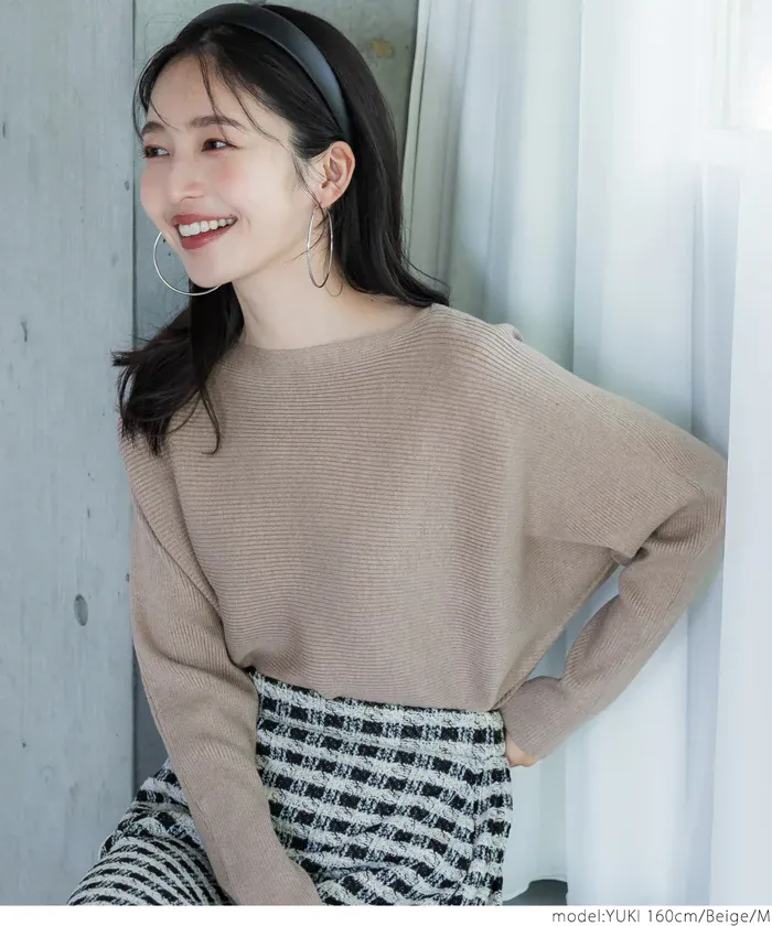 日本 COCA - 顯瘦船型領薄針織上衣-米