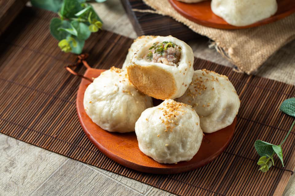士林排隊美食！【大上海生煎包】皮脆肉汁噴發，0廚藝完美複製