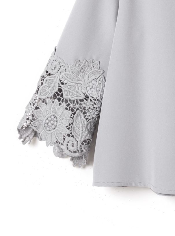 日本 GRL - V領花朵蕾絲拼接長袖上衣-灰藍