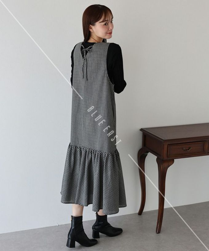 日本 BLUE EAST - 氣質英倫格紋深U領分層背心裙-黑白系