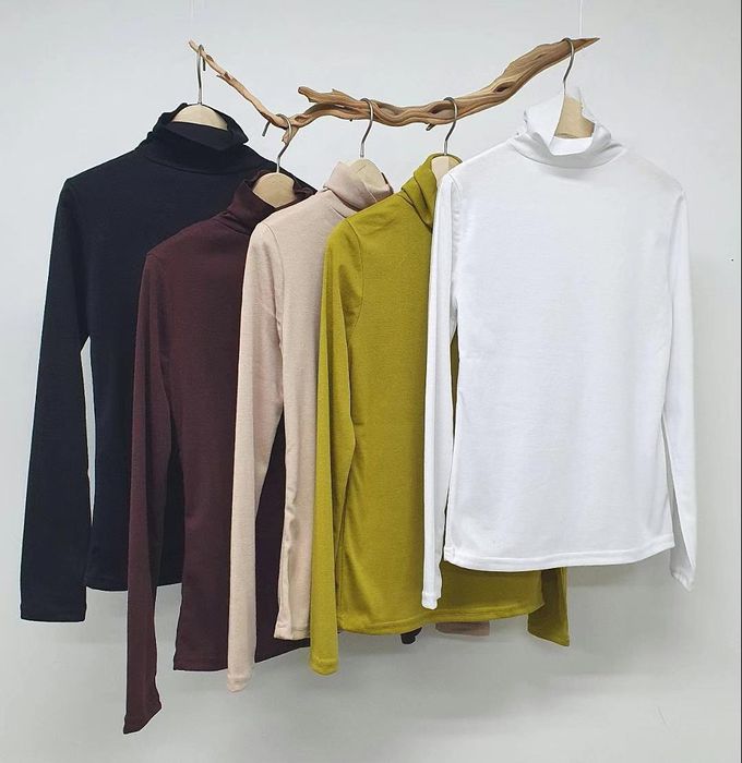 韓國 LANDING - 韓國製彈性高領長袖上衣-橄欖綠 (FREE)