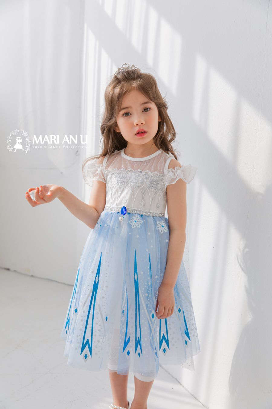 韓國 mari an u - (剩9號)冰雪奇緣2同款-艾莎洋裝(披風可拆,露肩款)-雪花白X藍